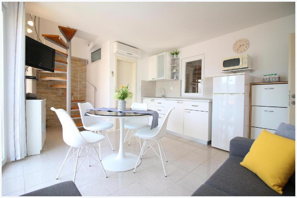 Apartment Karmela Primosten Exterior photo