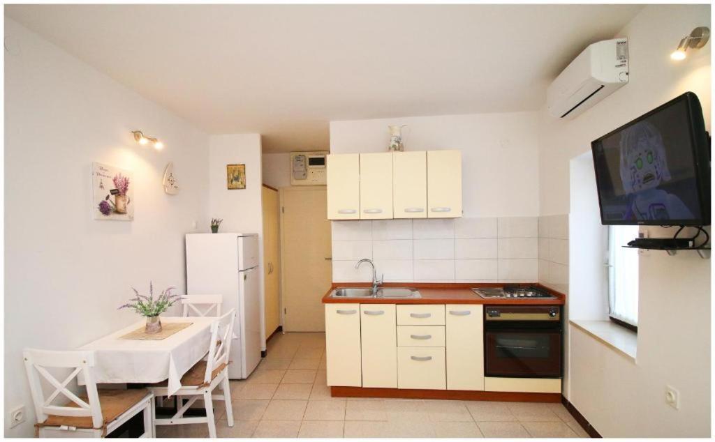 Apartment Karmela Primosten Exterior photo